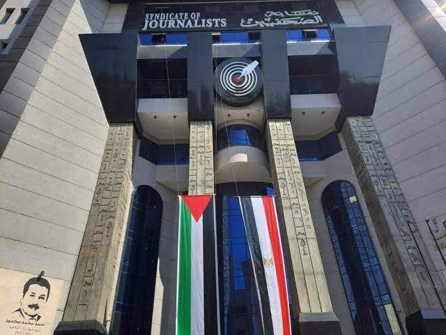 الصحفيين تستهجن الصمت الدولي على جرائم مستشفى الشفاء وتعرية الأسرى والنساء في غزة واستهداف العزل بالمسيرات: أوقفوا الفاشية الصهيونية - Cover Image