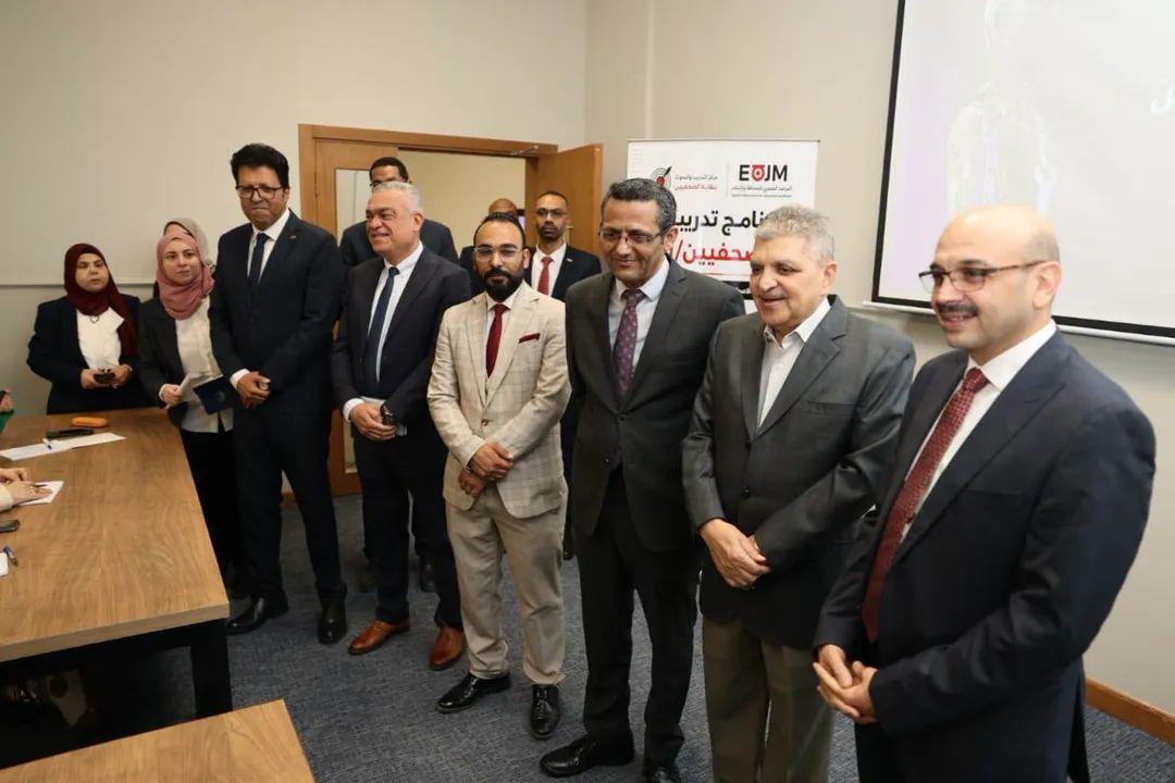 الفريق أسامة ربيع ونقيب الصحفيين يشهدان فعاليات افتتاح البرنامج التدريبي للصحفيين بمركز الإبداع والتميز - Cover Image